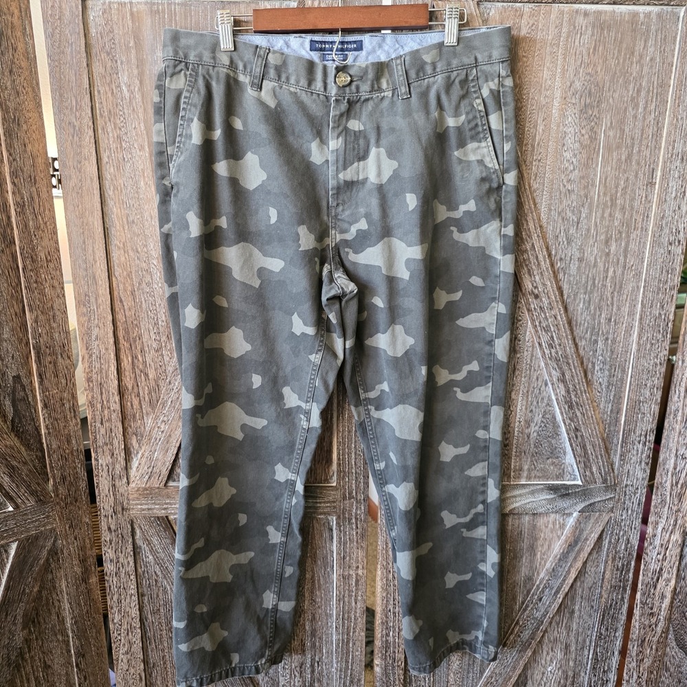 Tommy Hilfiger Pants Men's Size 36/30 Gray Camouflage Custom Fit Straight Leg